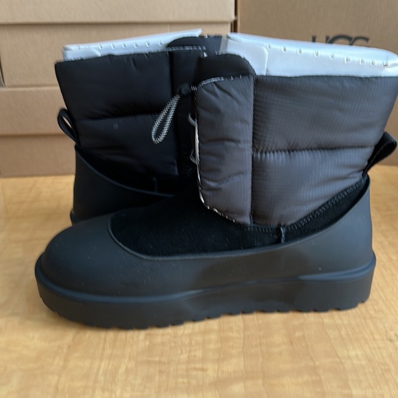 Ugg Women’s Classic Maxi Toggle Boot - Picture 2 of 10